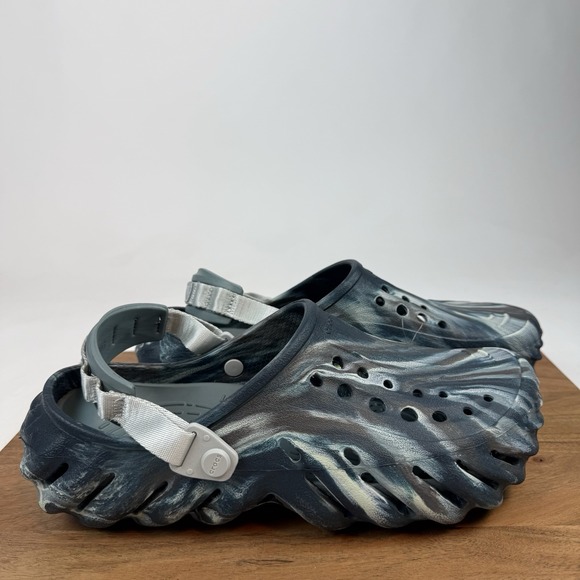 New NWT Mens Crocs Echo Marbled Blue Comfort Clogs Sandals Shoes Size 10 M - Picture 1 of 8